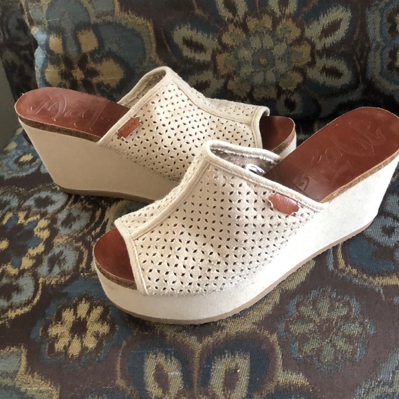 LIKE NEW Summer Wedges in Natural Stone Color - Picture 5 of 16